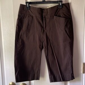 D18 Dockers brown